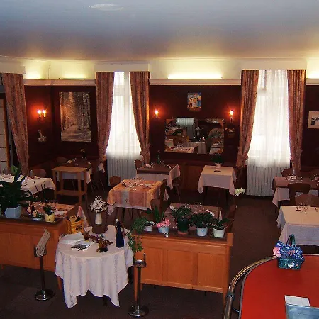 La Vie En Rose Hotel